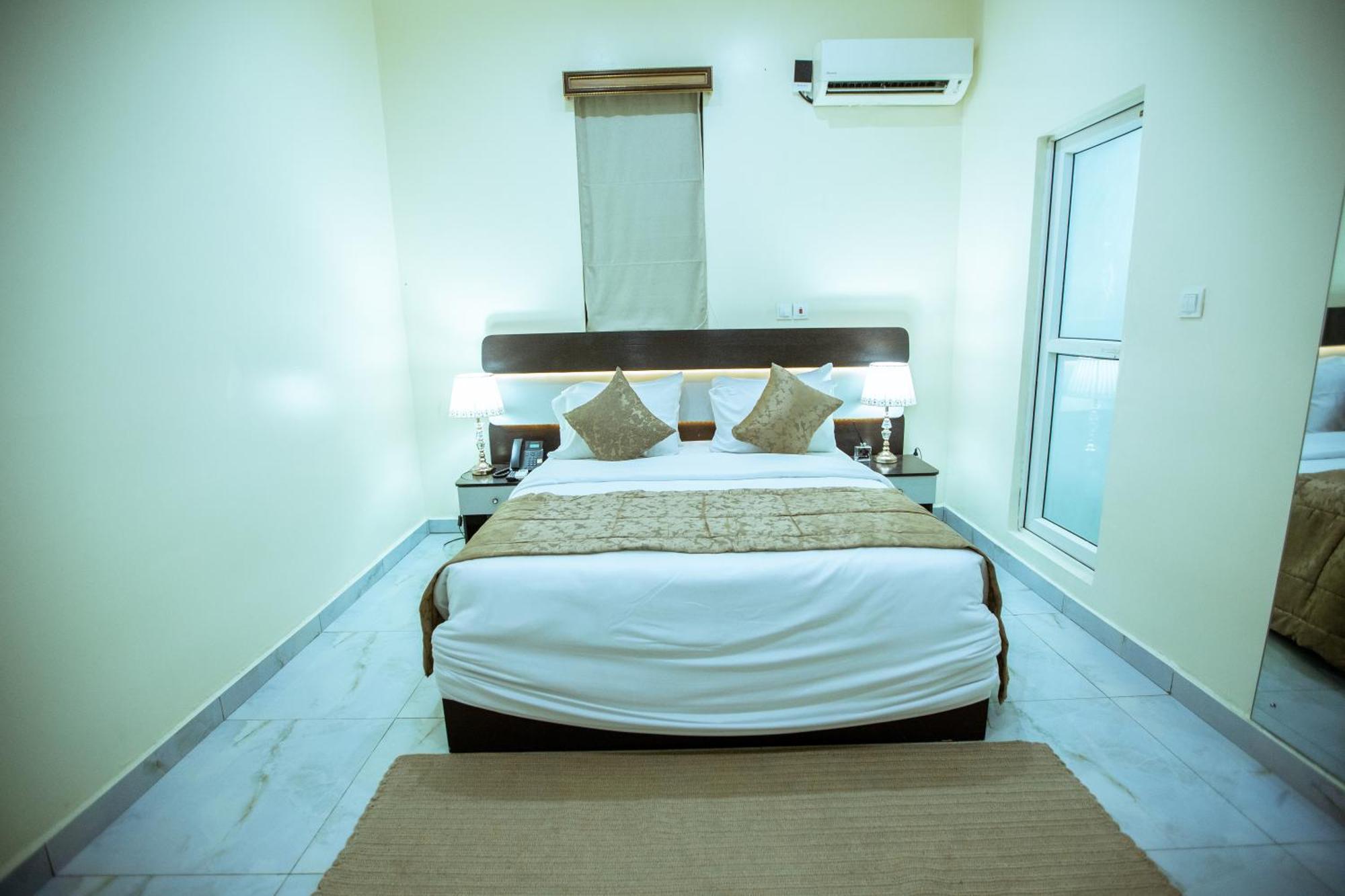 Apartment 79 Hotel & Suite Икея Экстерьер фото